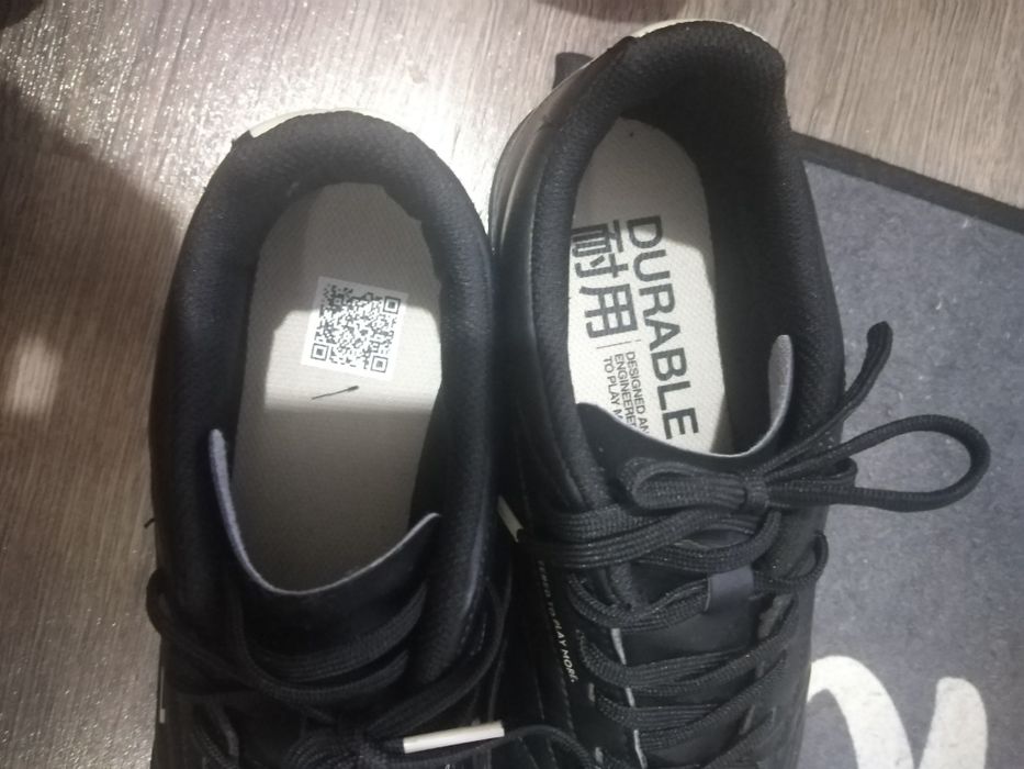 Футболни обувки за изкуствена трева