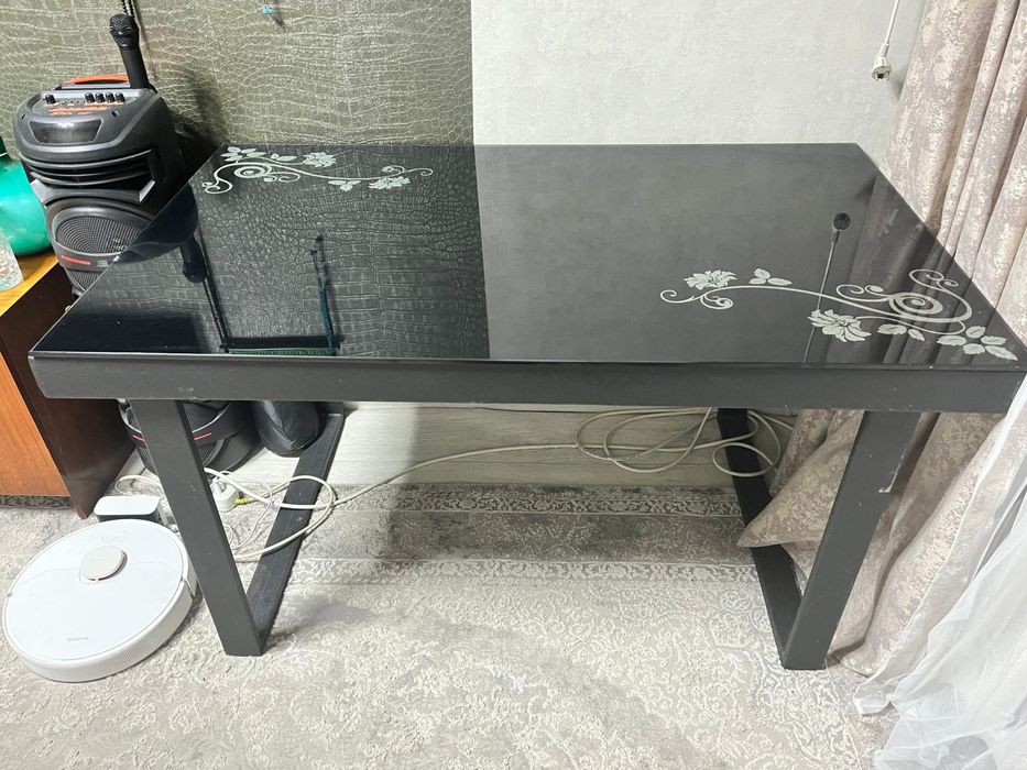 Продам Стеклянный стол