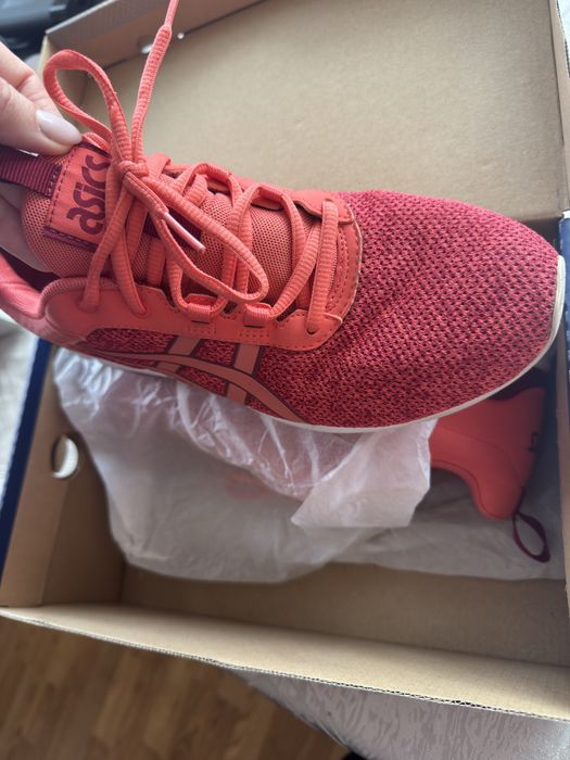 Дамски спортни маратонки Asics