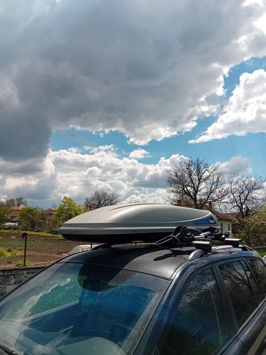 Куфар за кола за покрива.