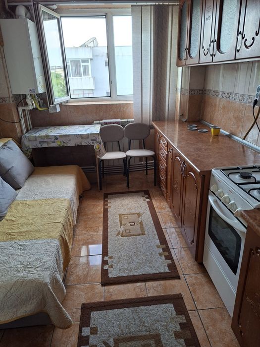 Inchiriez apartament 2 camere mobilat si utilat.