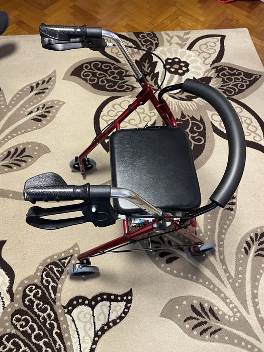 Rolator pliabil , pliabil pe inaltime , cu 4 roti