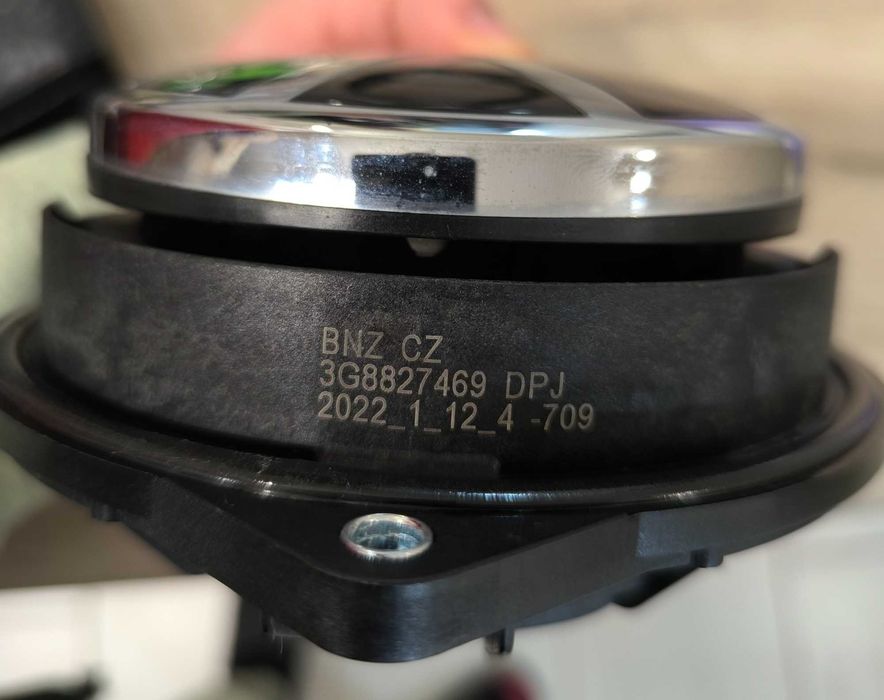 Оригинална емблема с механизъм за багажник VW Passat B8 / B8.5