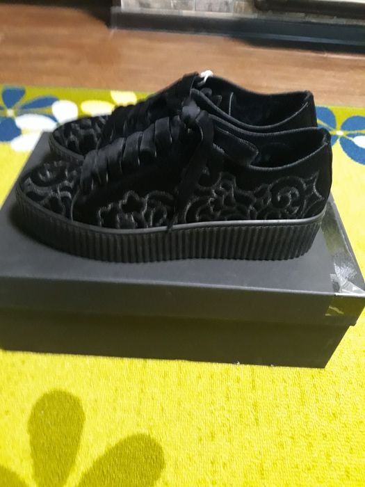 Sneakersi Pinko 40 originali, brand lux, catifea neagră