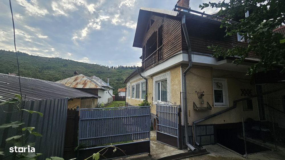 Casă spațioasă cu teren generos – Lerești, Argeș