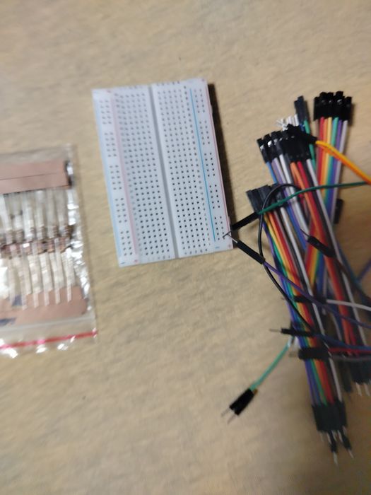 Базов стартов комплект за програмиране Arduino UNO