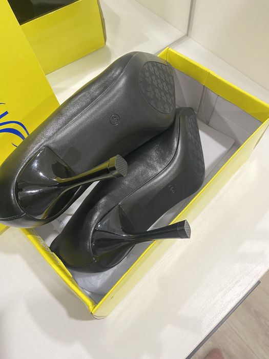 Продаю новые туфли