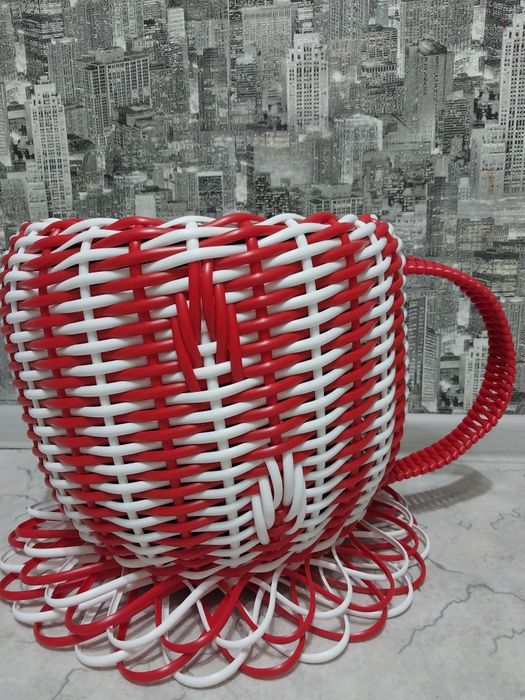 Плетённые кашпо.