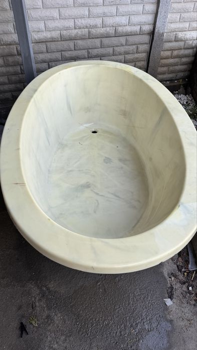 Мраморная ванна.