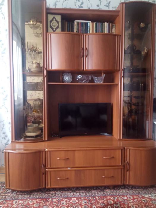 Срочно ! Продаю стенку в гостинную