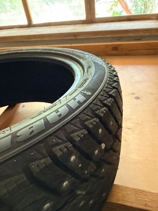 Продам зимние шины 235 45 R18