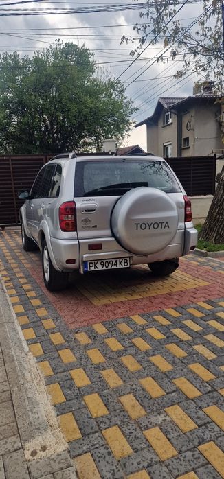 Продавам Toyota Rav 4