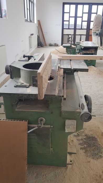 Vind sau schimb cu auto utilaje de tâmplărie lemn masiv