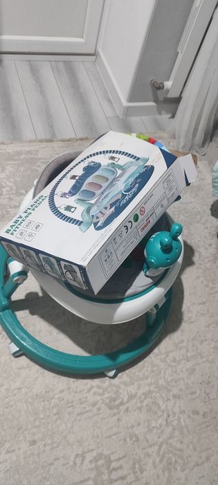 Ходунок продам вместе с игрушкой