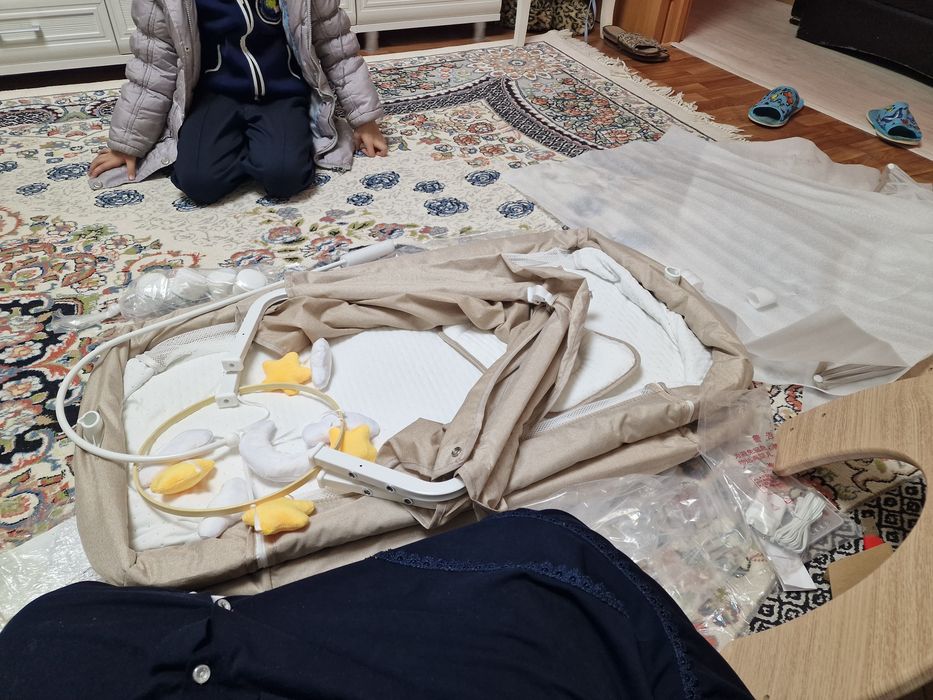 Продаётся кровать с механическис маятником