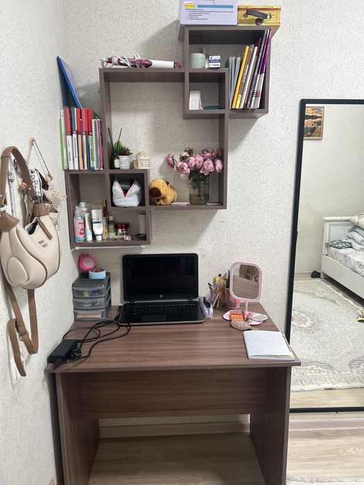 Продам стол письменный со стеллажем