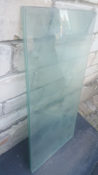 продам стекла  2шт