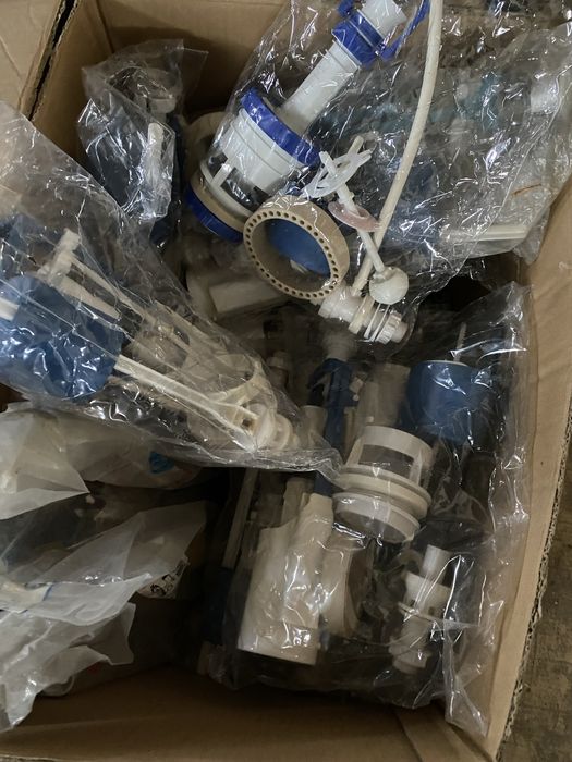 Унитазы, раковины, сантехника