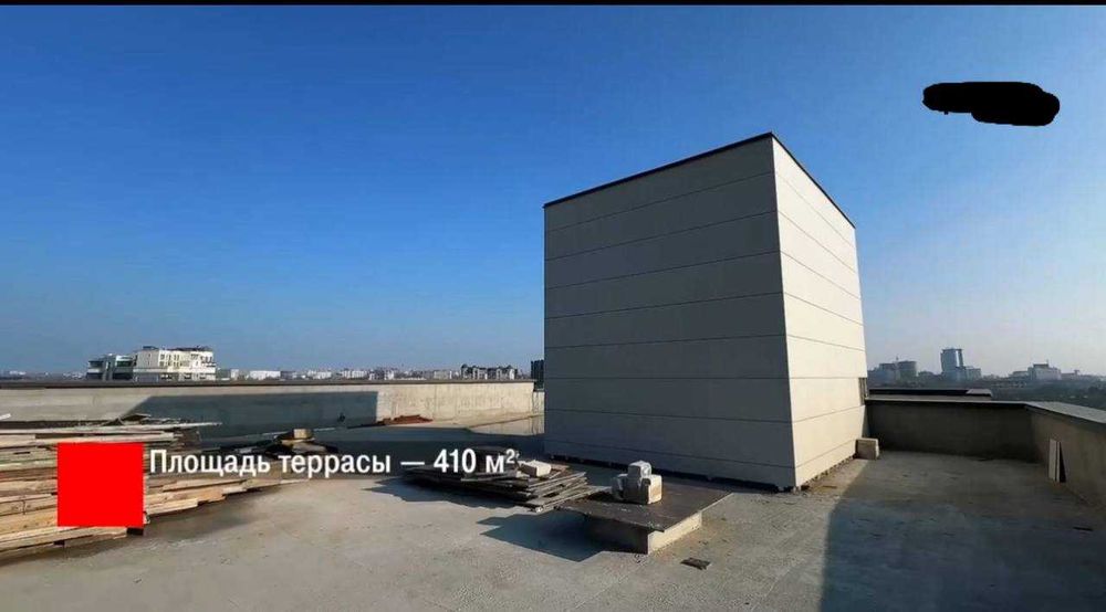 Продаётся Здание 2450м2 + терраса 450м2 в центре города Дархан  (N102)