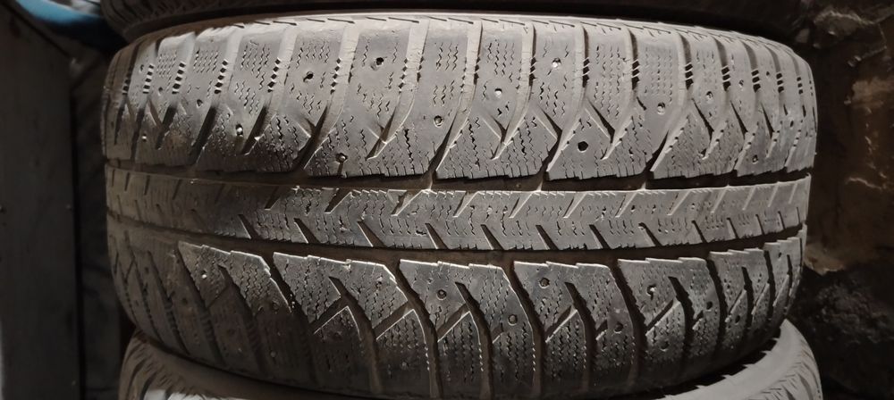 Продам Шины зимние