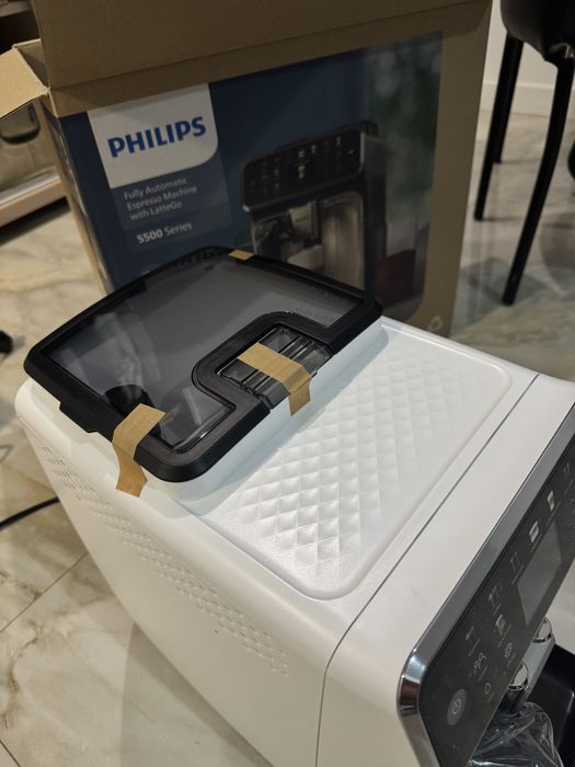 Espressor Automat Philips 5500 LatteGo – Alb Crom – Nou și Sigilat