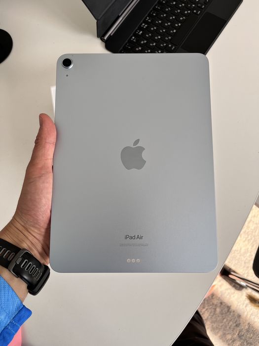 Продаётся iPad Air + Клавиатура