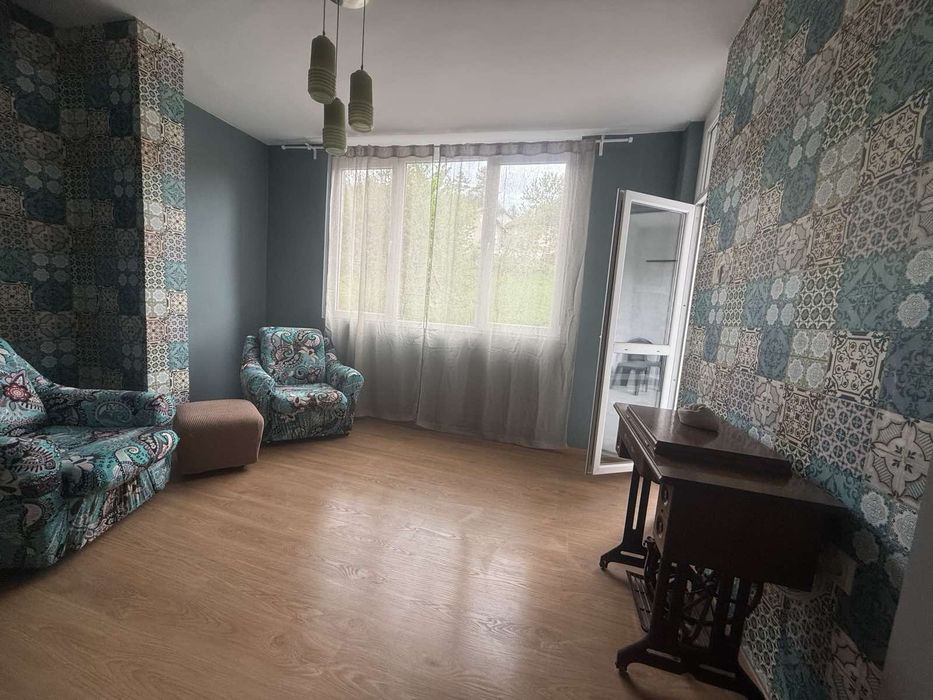 Продава многостаен апартамент в гр.Трън - от собственик