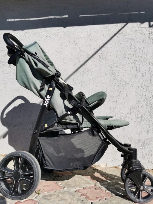 Продам детскую коляску Joie