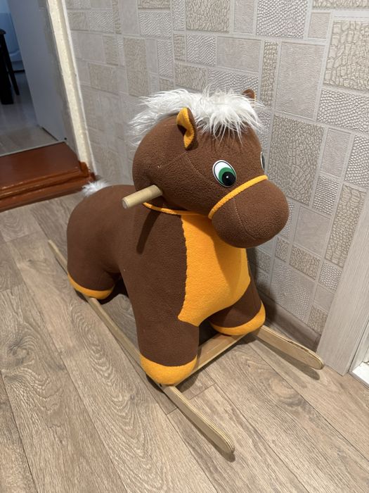 Продам лошадь-качалку