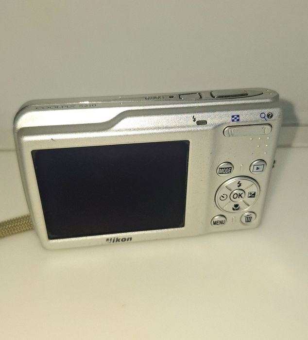 Nikon Coolpix S210 компактен дигитален фотоапарат