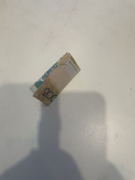 Продам старые 200 тенге