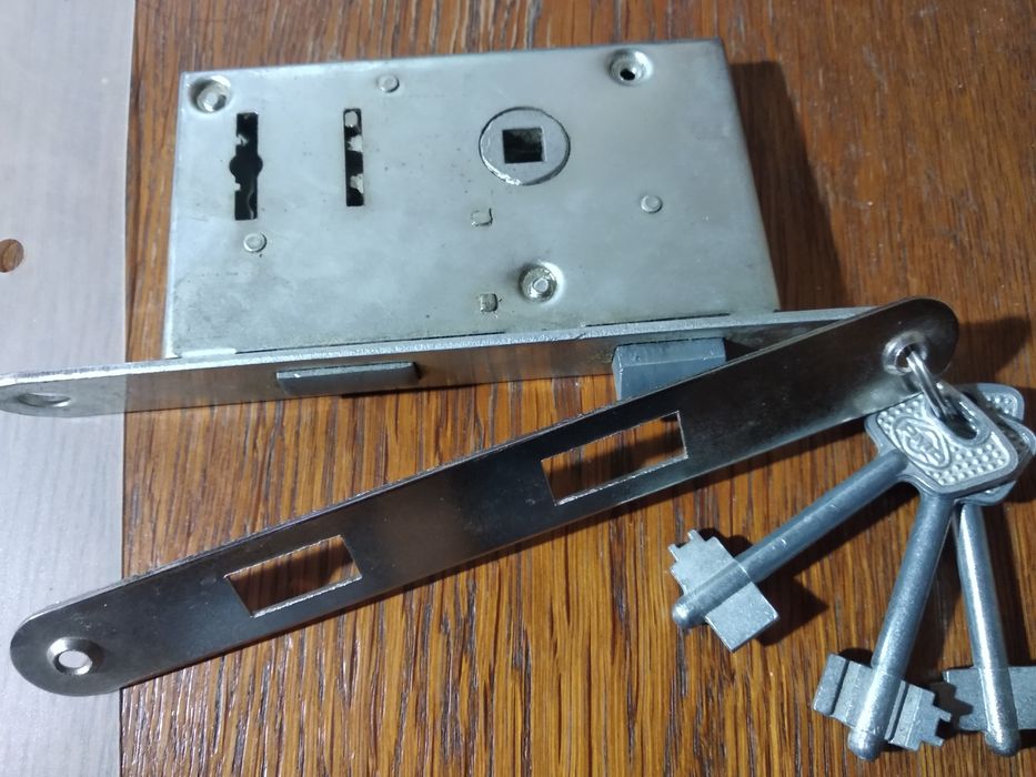 Замок дверной наружный