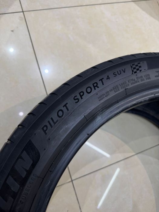 Продам резину 275/40 r21