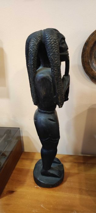 Красива ръчно изработена фигурка от старо дърво