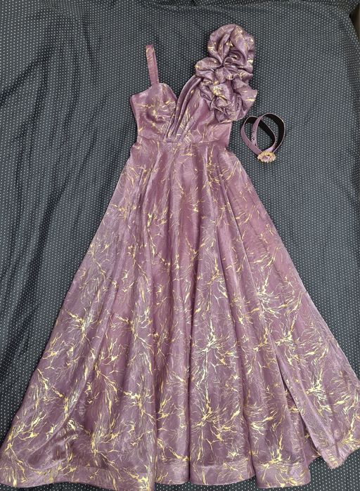 Rochii de seara,  purtate o singura data, toate sunt marimea 42