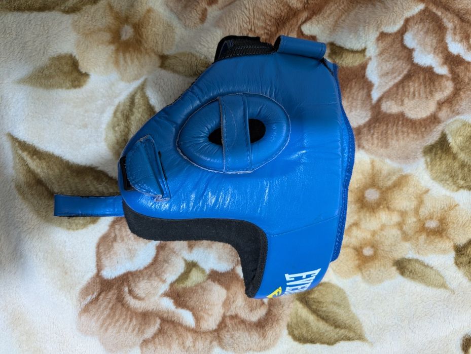 Боксерские перчатки