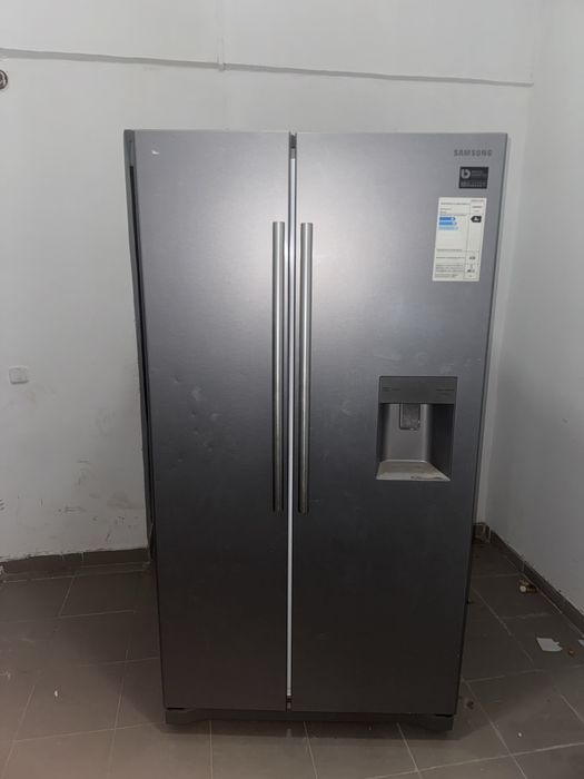 Холодильник Samsung