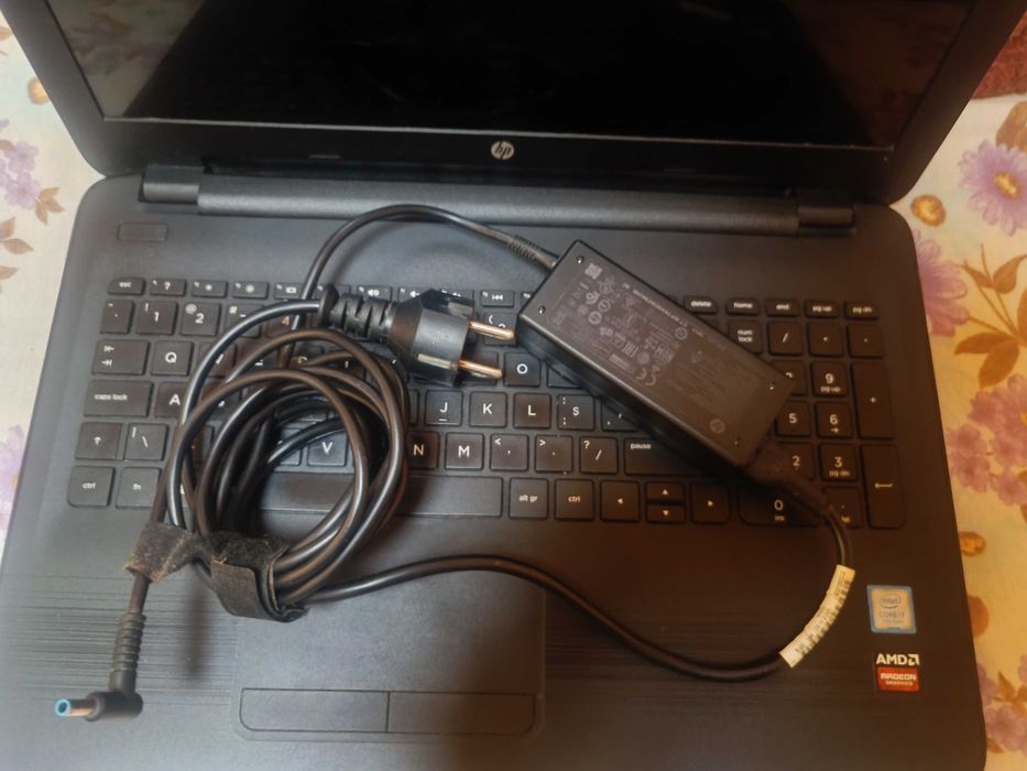Defect, pentru componente/reparatie (fara HDD):Laptop HP 15-ay104nq