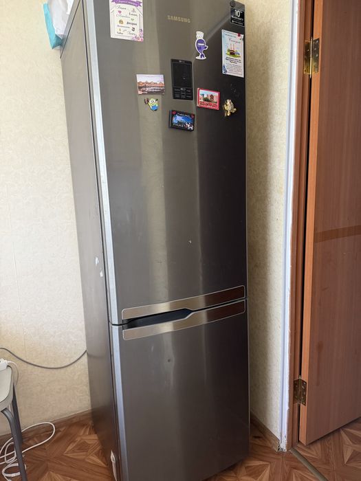 Продам холодильник самсунг 40000
