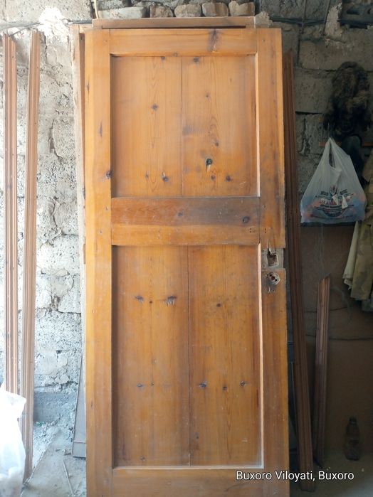 Двери входная и межкомнатная деревянная