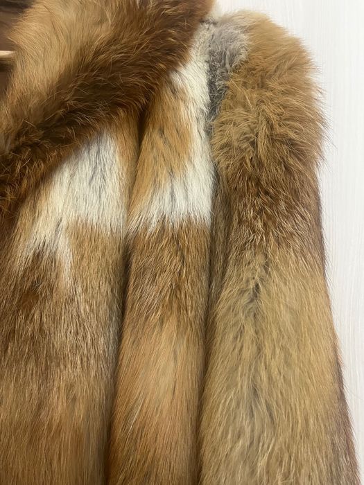 Haină de blană naturală , culori superbe , stare foarte bună .