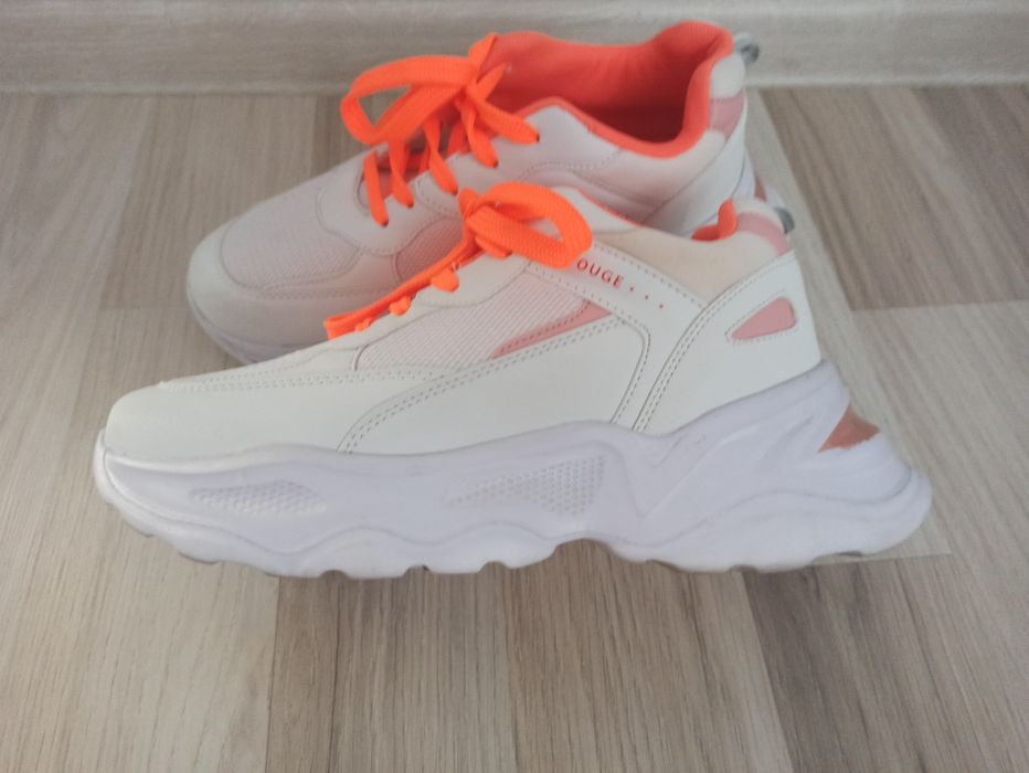 Дамски маратонки (Сникърси)