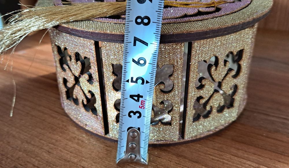 Шкатулка , состояние отличное,  диаметр 16см