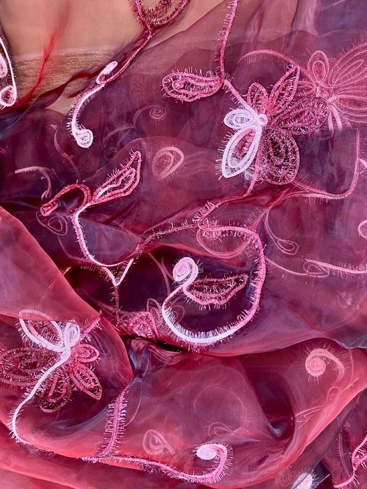 Продам тюль с вышивкой