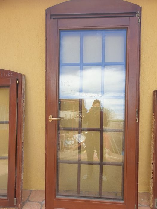 Vand geamuri și usi