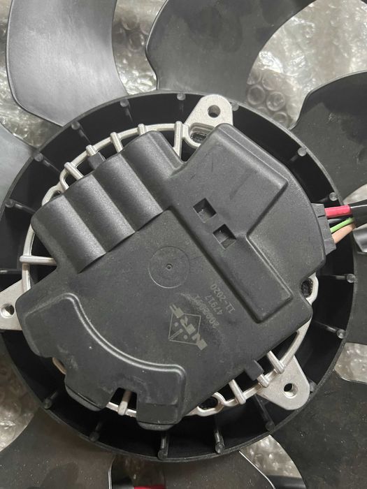 Перки за радиатор Audi VW 2 br NRF47931  NRF47917 Вентилатор
