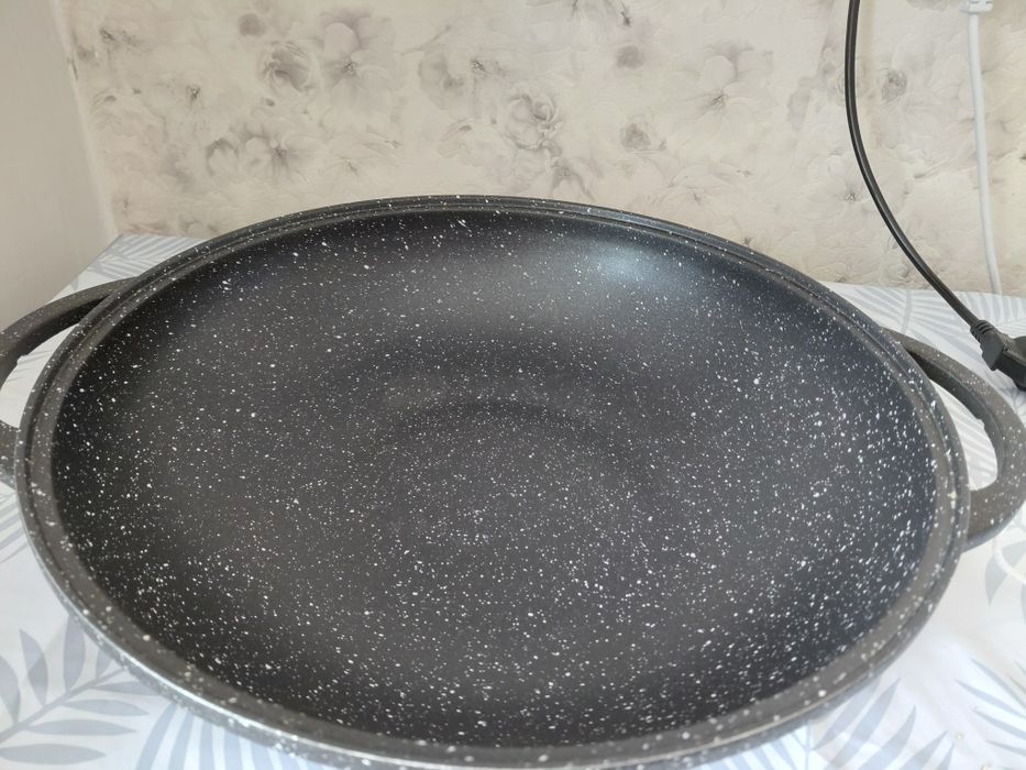 Продам кастрюли диаметр 34см, б/у.