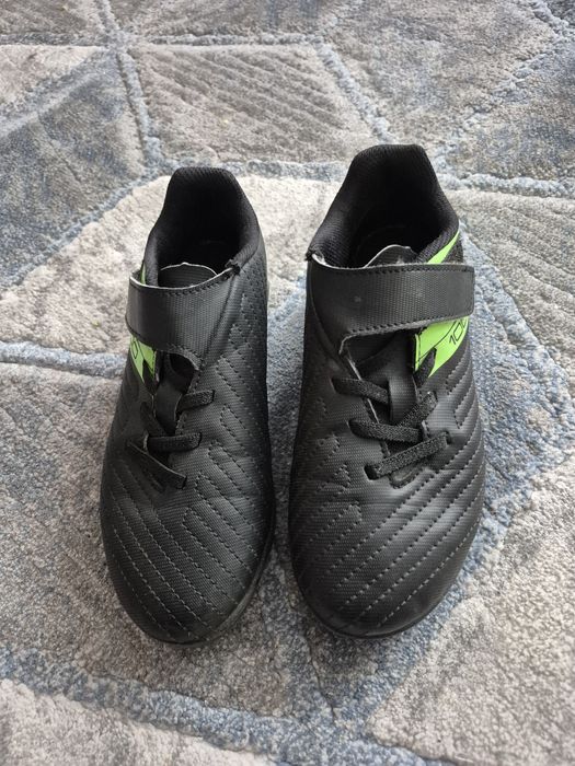 Pantofi fotbal marimea 32