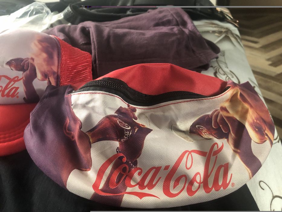 Sapca Coca cola si borseta