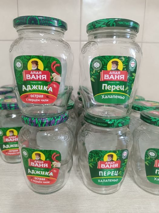 Стеклянные банки с крышками